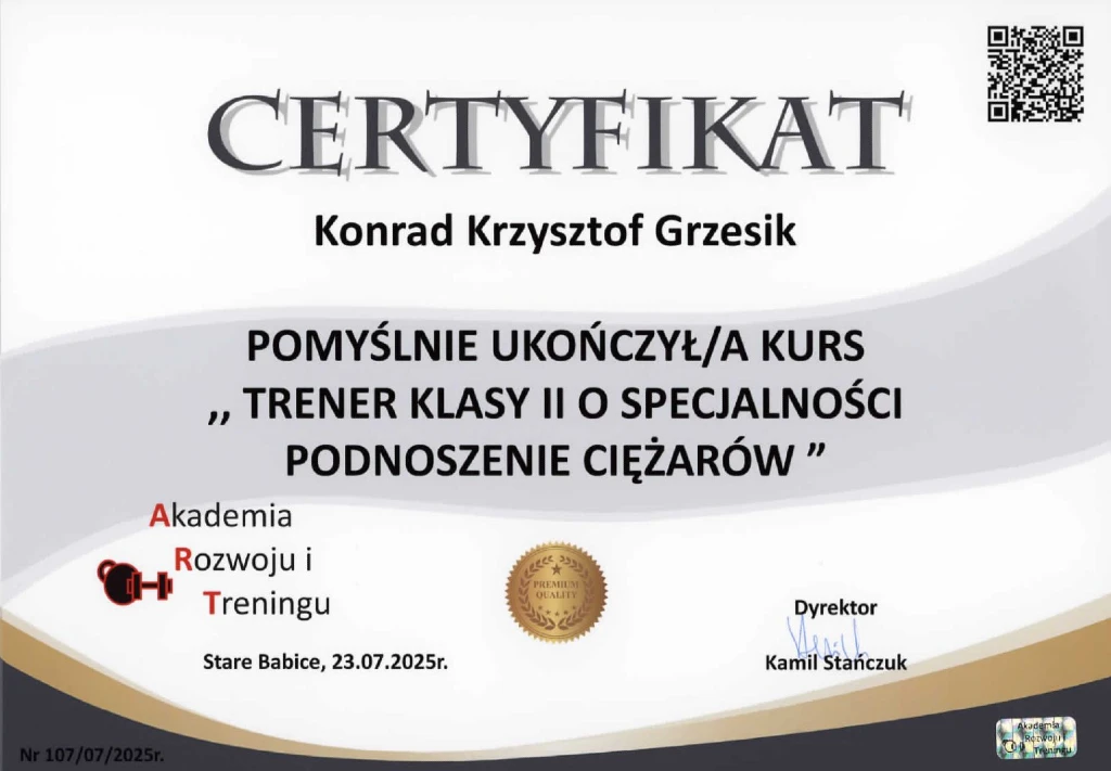 Trener personalny Konrad Kowal z Krakowa posiada certyfikat klasy II w specjalności podnoszenie ciężarów. Trener personalny Konrad Kowal z Krakowa posiada certyfikat klasy II w specjalności podnoszenie ciężarów.
